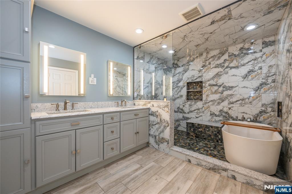 property viewer photo 19