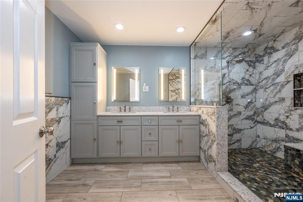 property viewer photo 22
