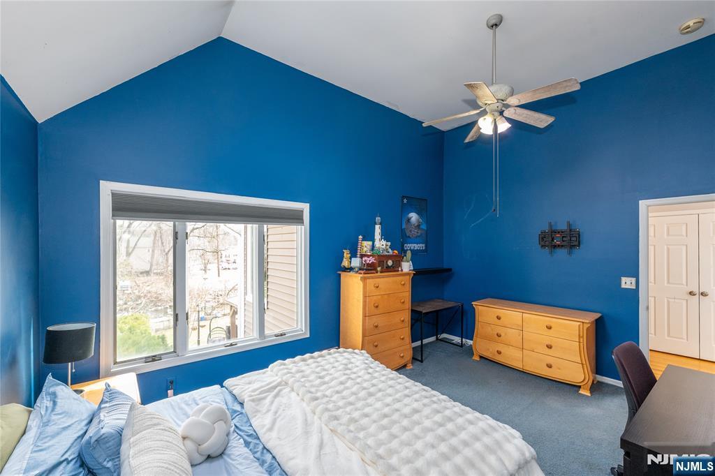 property viewer photo 24