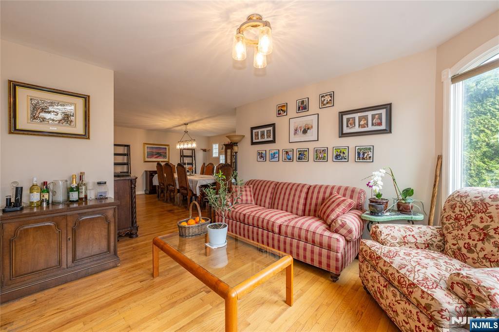property viewer photo 5