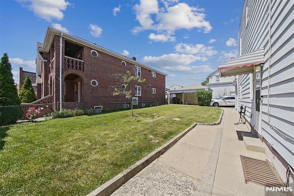 main property photo 13