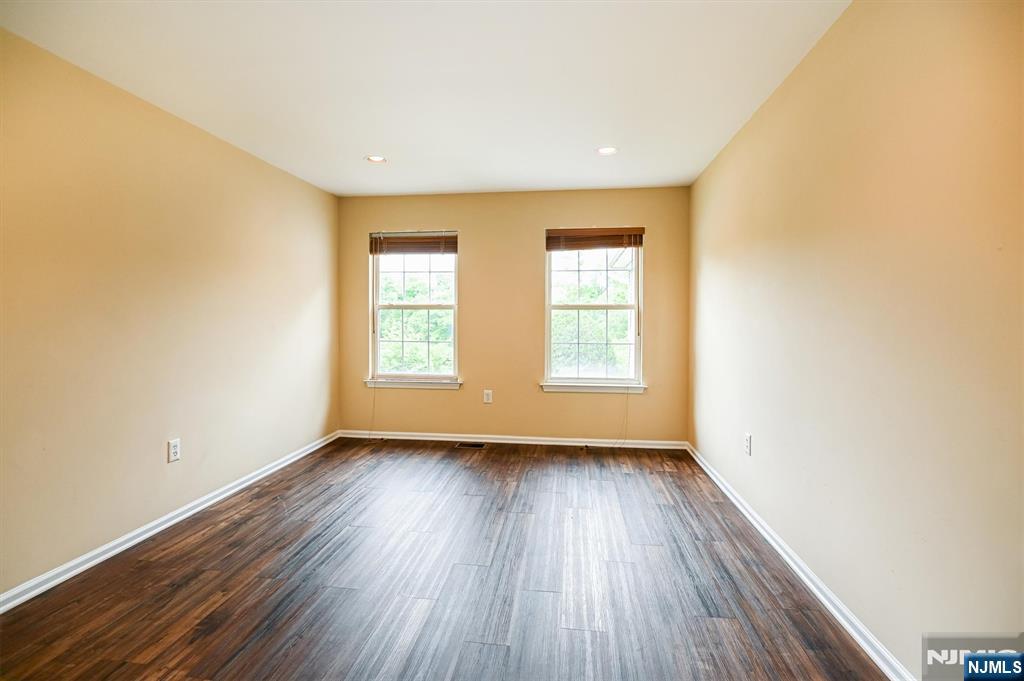 property viewer photo 12