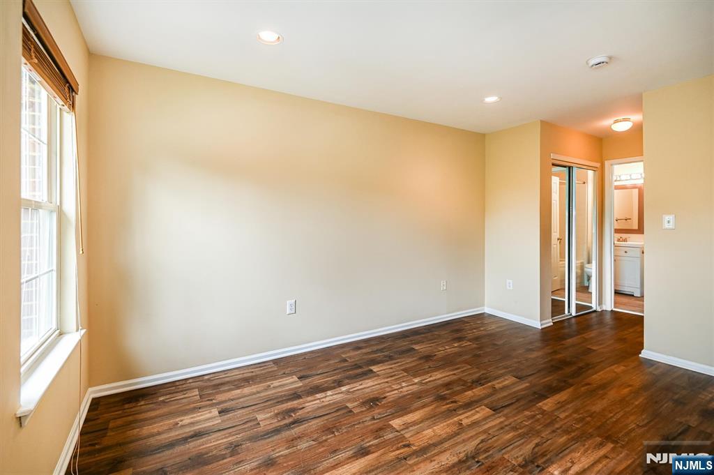 property viewer photo 15