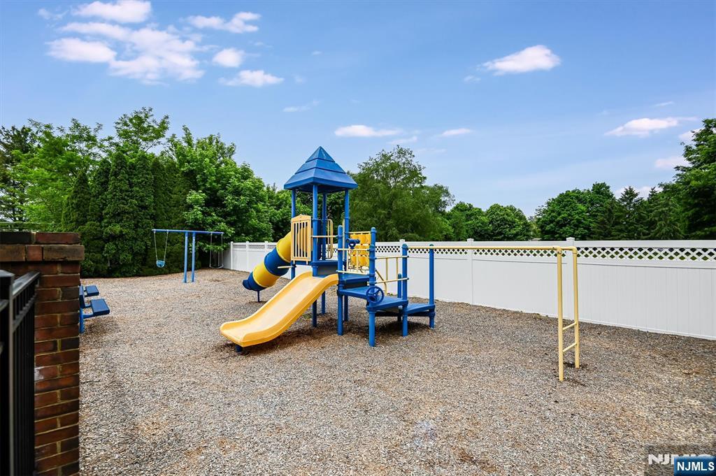 property viewer photo 26