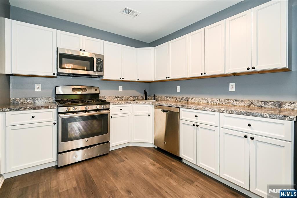 property viewer photo 9
