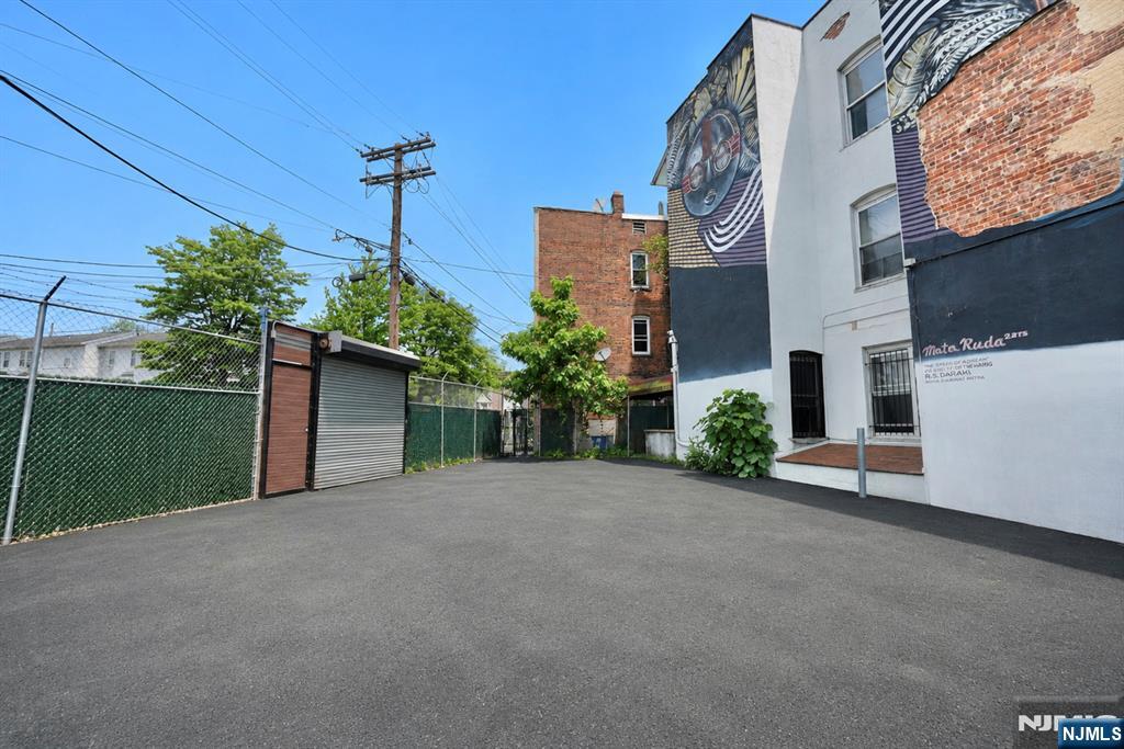 main property photo 16