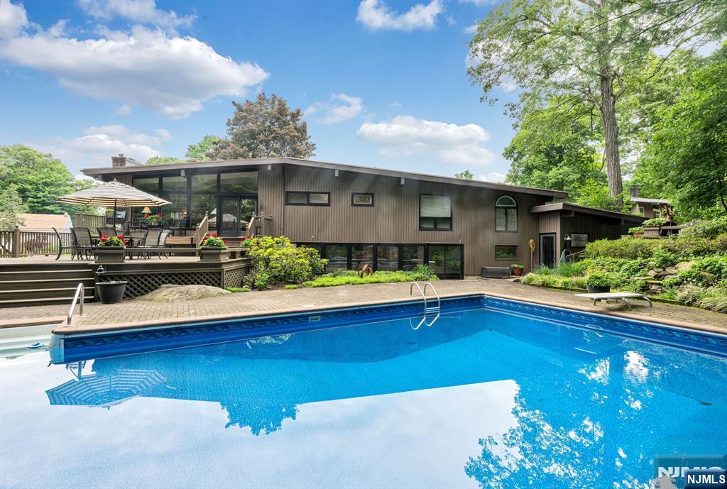 property viewer photo 1