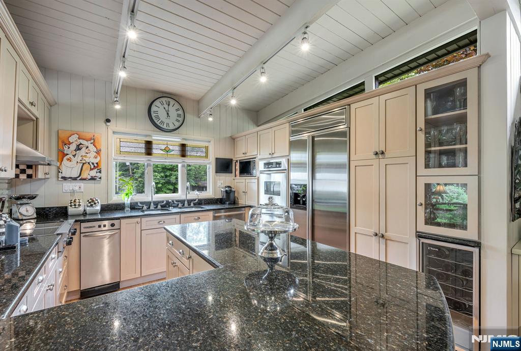 property viewer photo 15