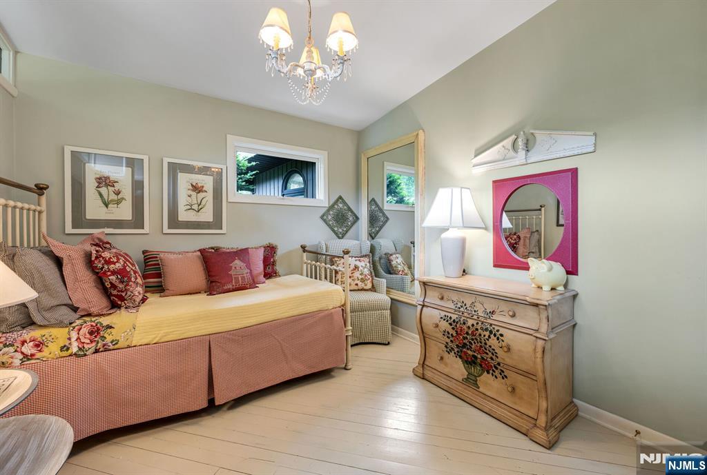 property viewer photo 25