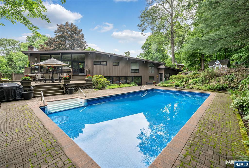 property viewer photo 42