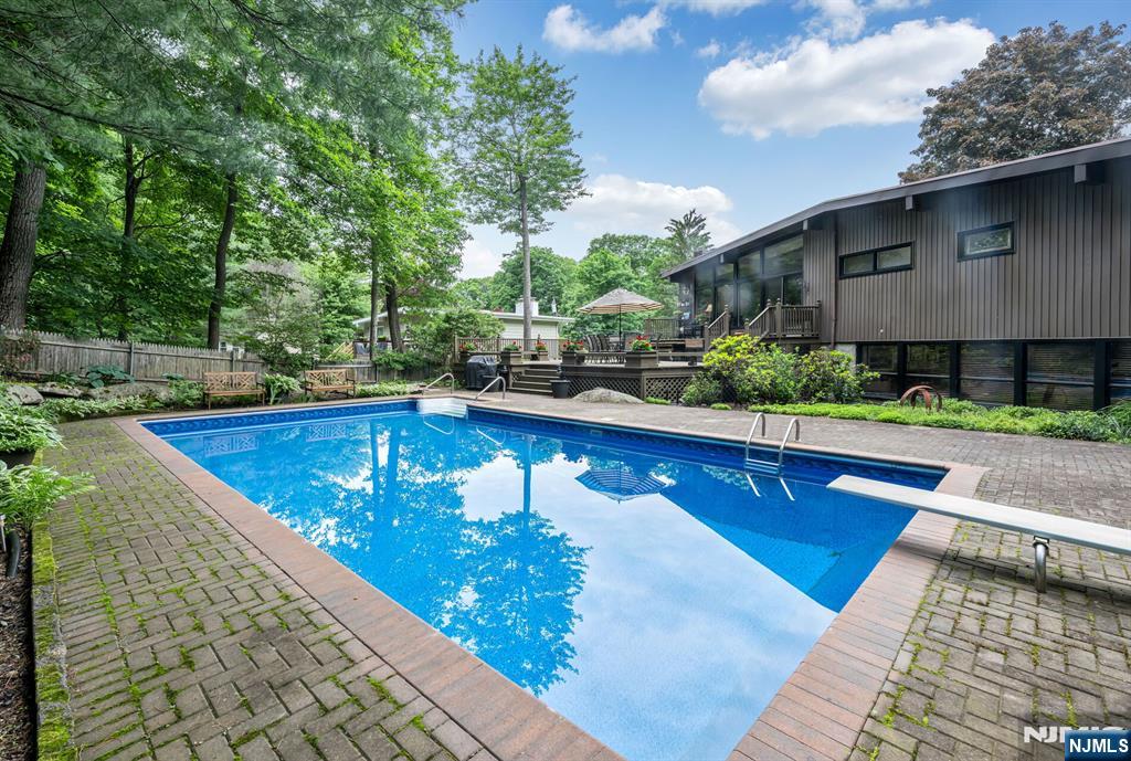 property viewer photo 43
