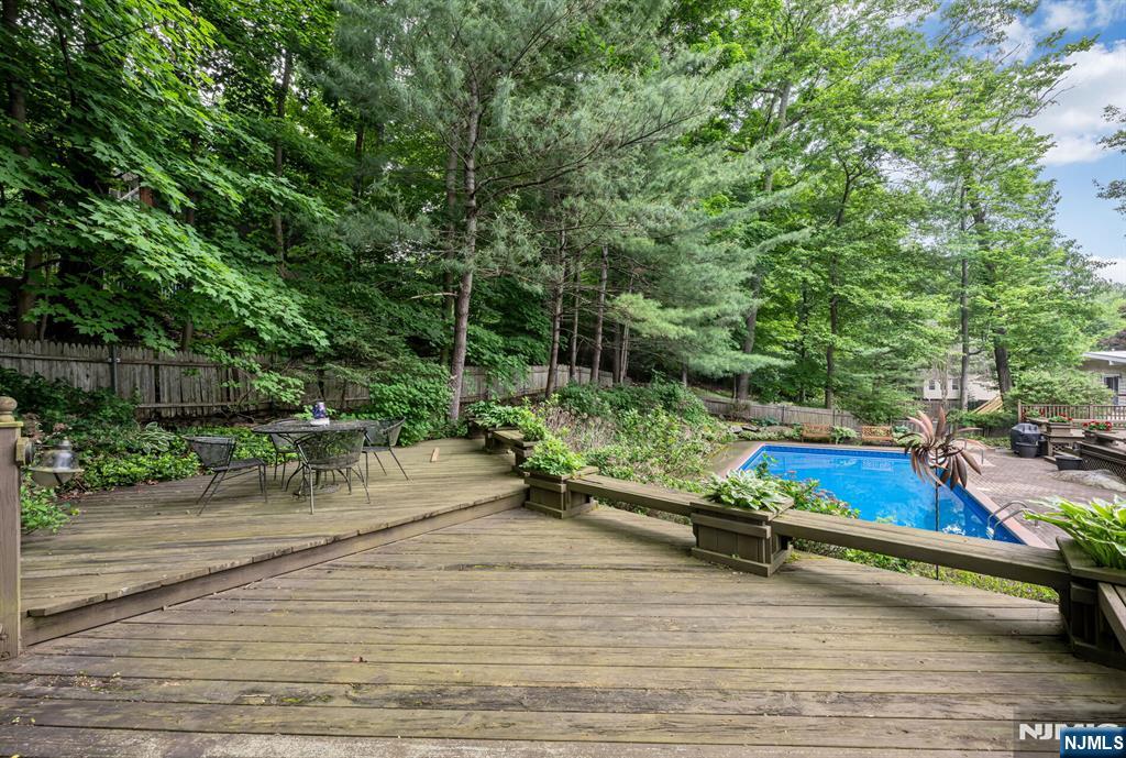 property viewer photo 45