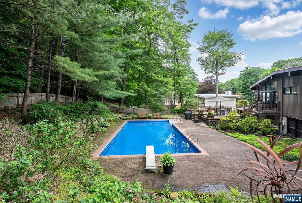 property viewer photo 48