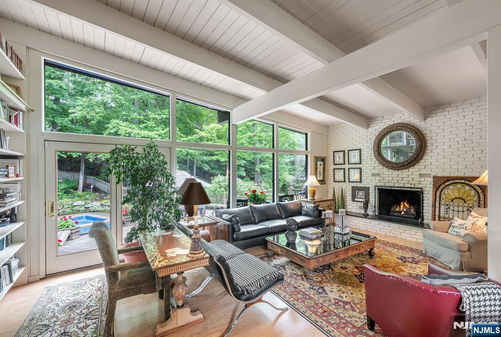 property viewer photo 6