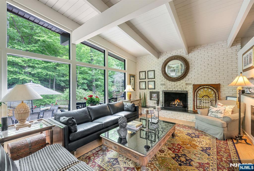 property viewer photo 7