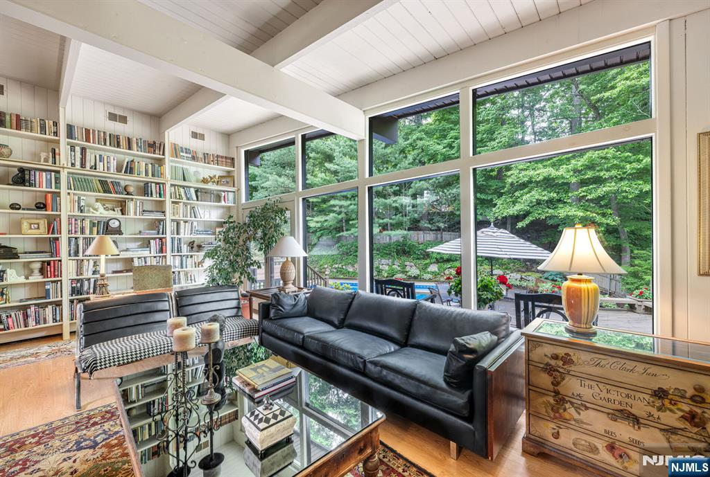 property viewer photo 9