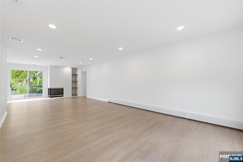 property viewer photo 1