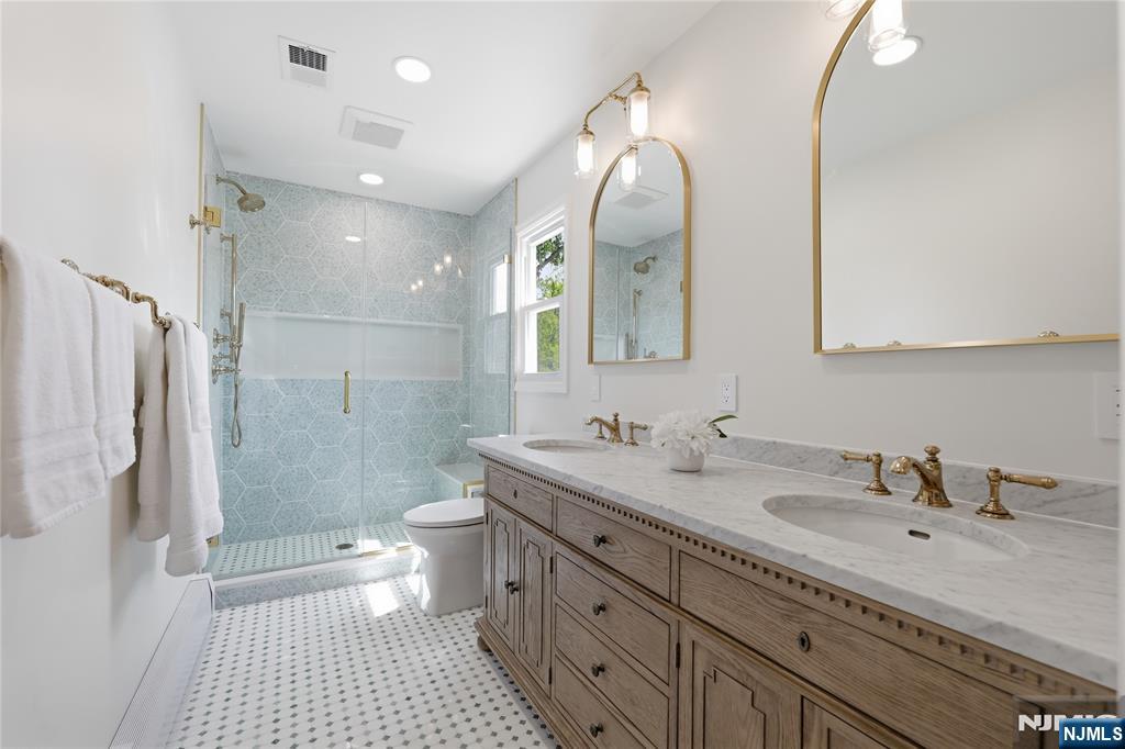 property viewer photo 19
