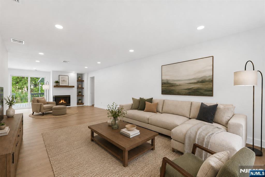 property viewer photo 2