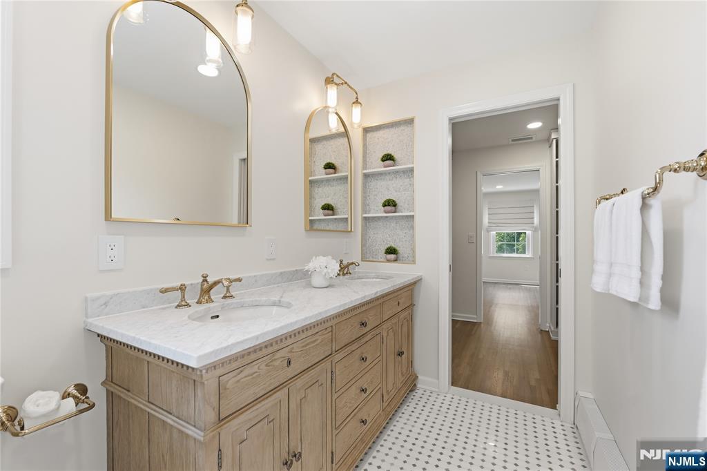 property viewer photo 20