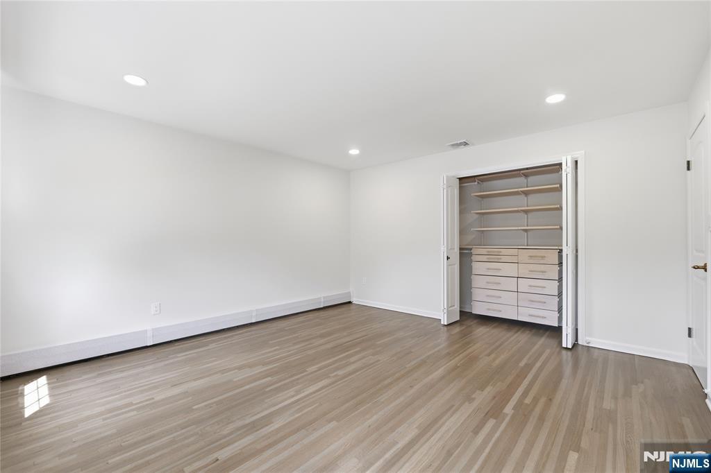 property viewer photo 26