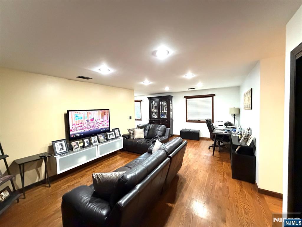 property viewer photo 3