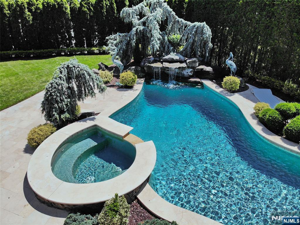 main property photo 24