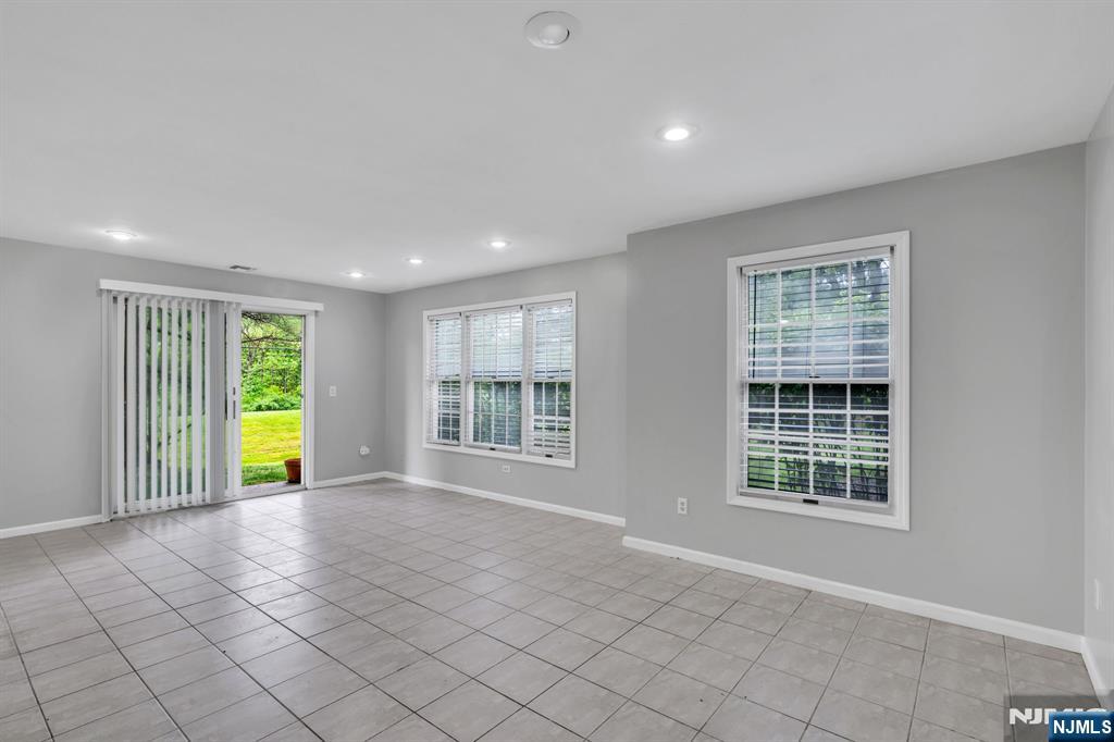 property viewer photo 1