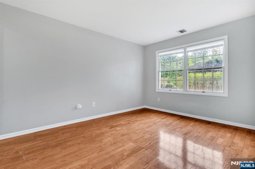 property viewer photo 11