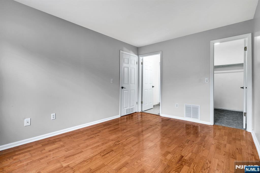 property viewer photo 12