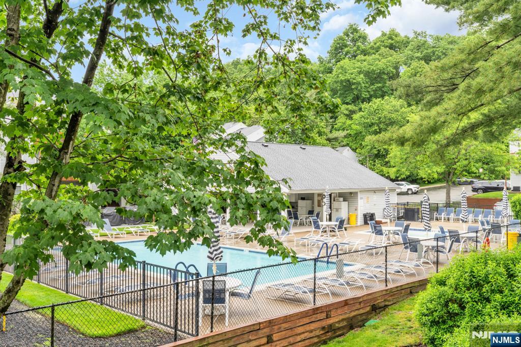 property viewer photo 17