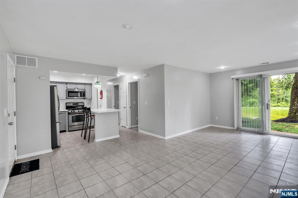 property viewer photo 2