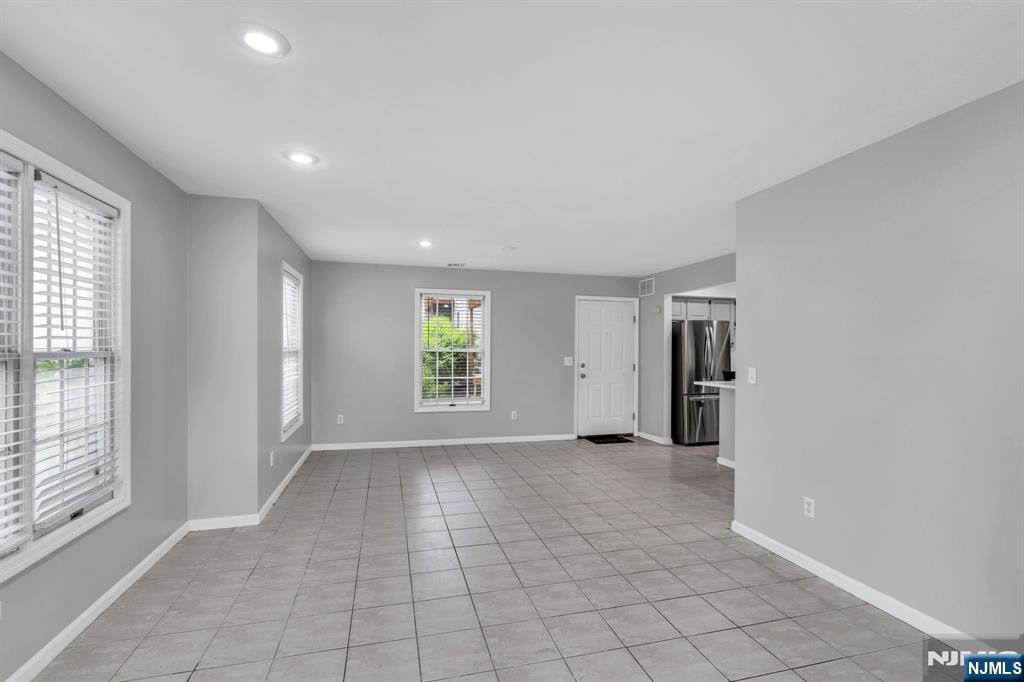property viewer photo 3