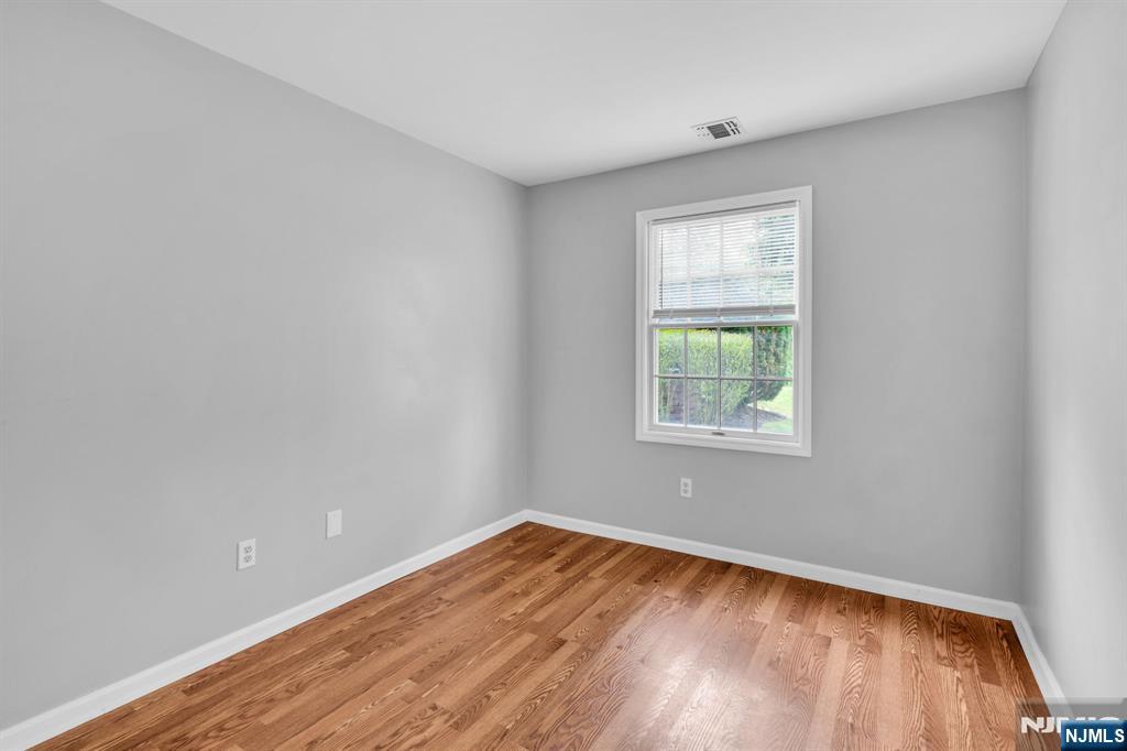 property viewer photo 9