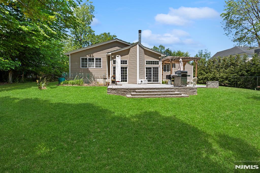 main property photo 18