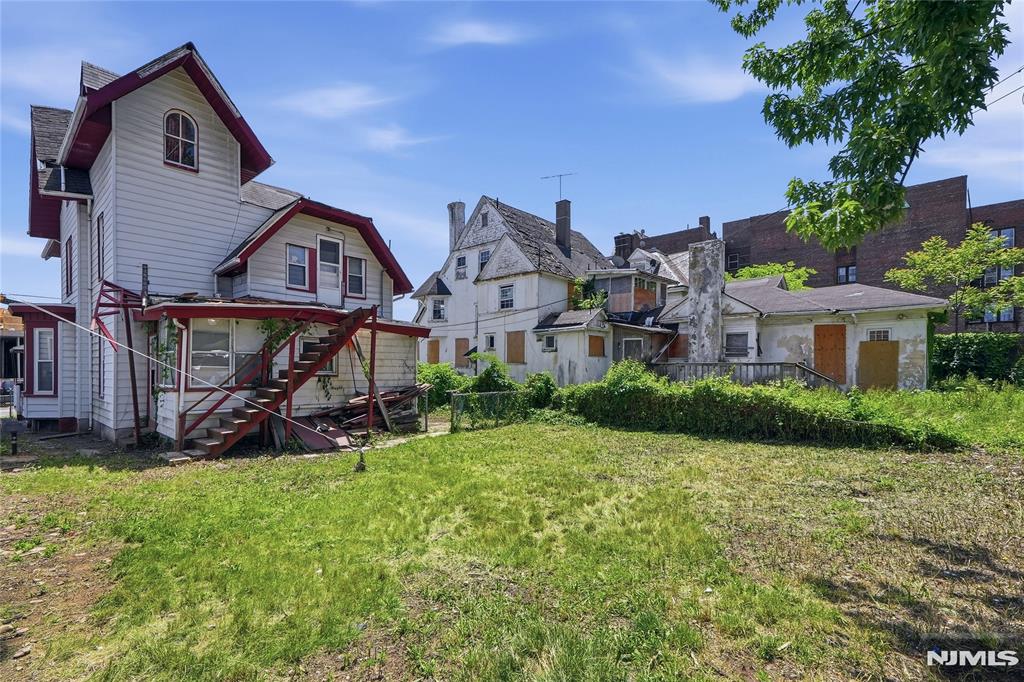 main property photo 10