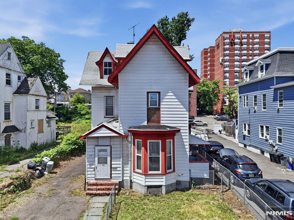 main property photo 11