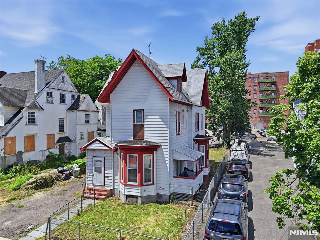 main property photo 13