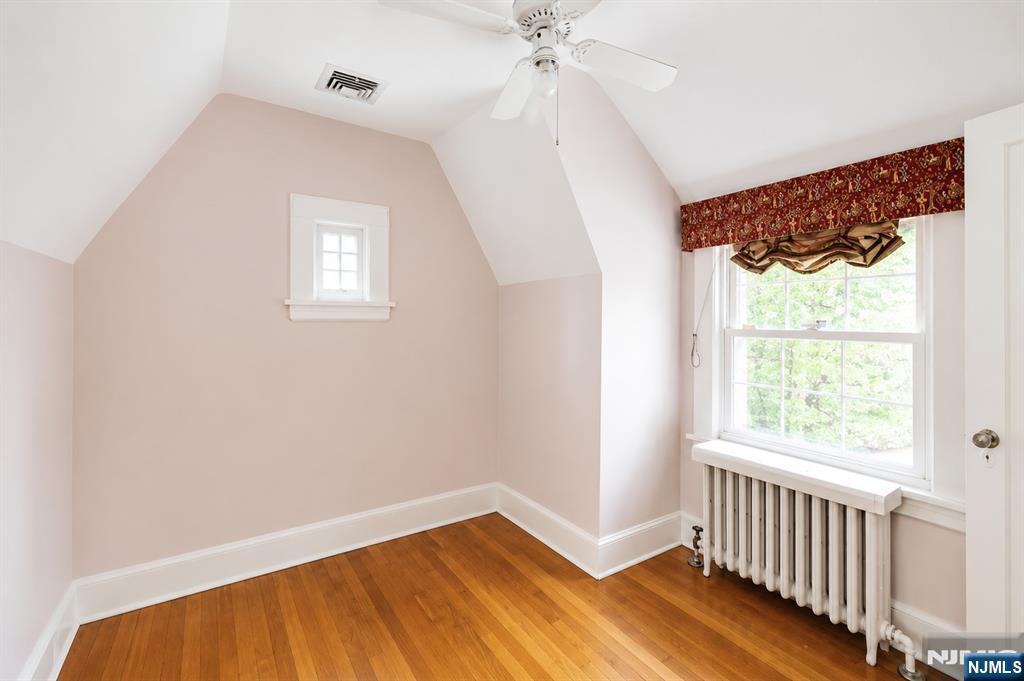 property viewer photo 11
