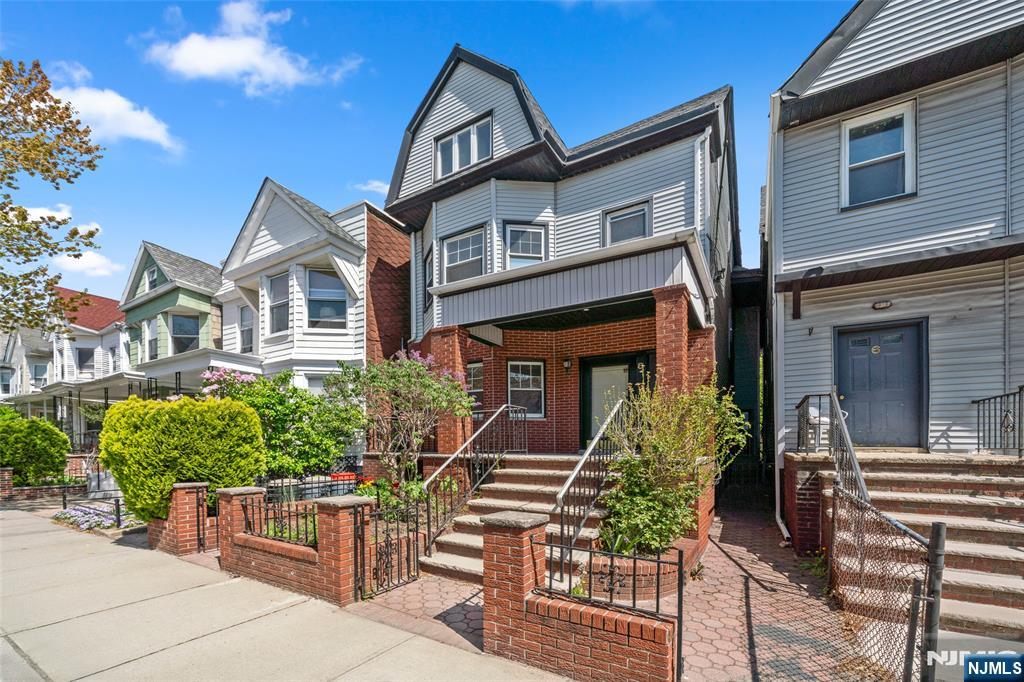 main property photo 13