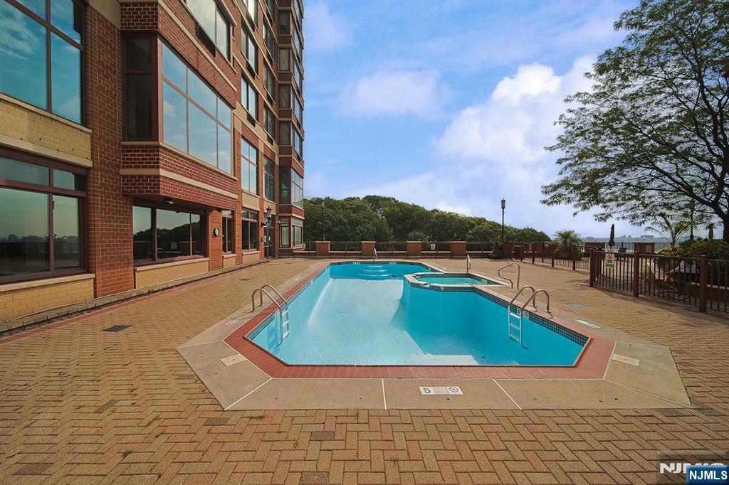 property viewer photo 12