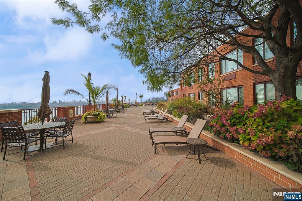 property viewer photo 13