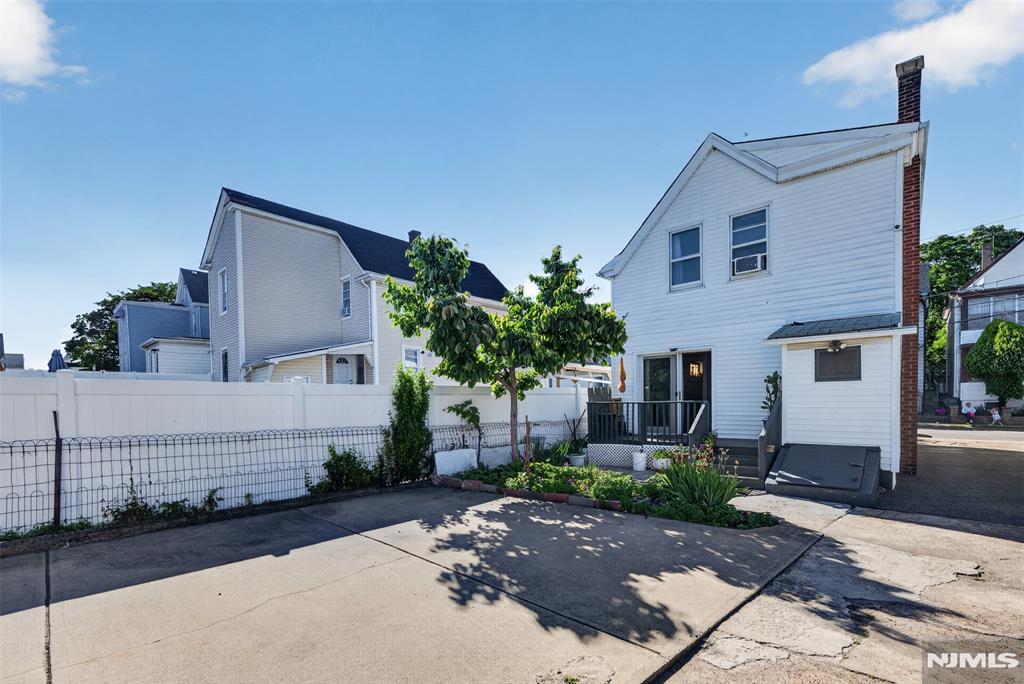 main property photo 22