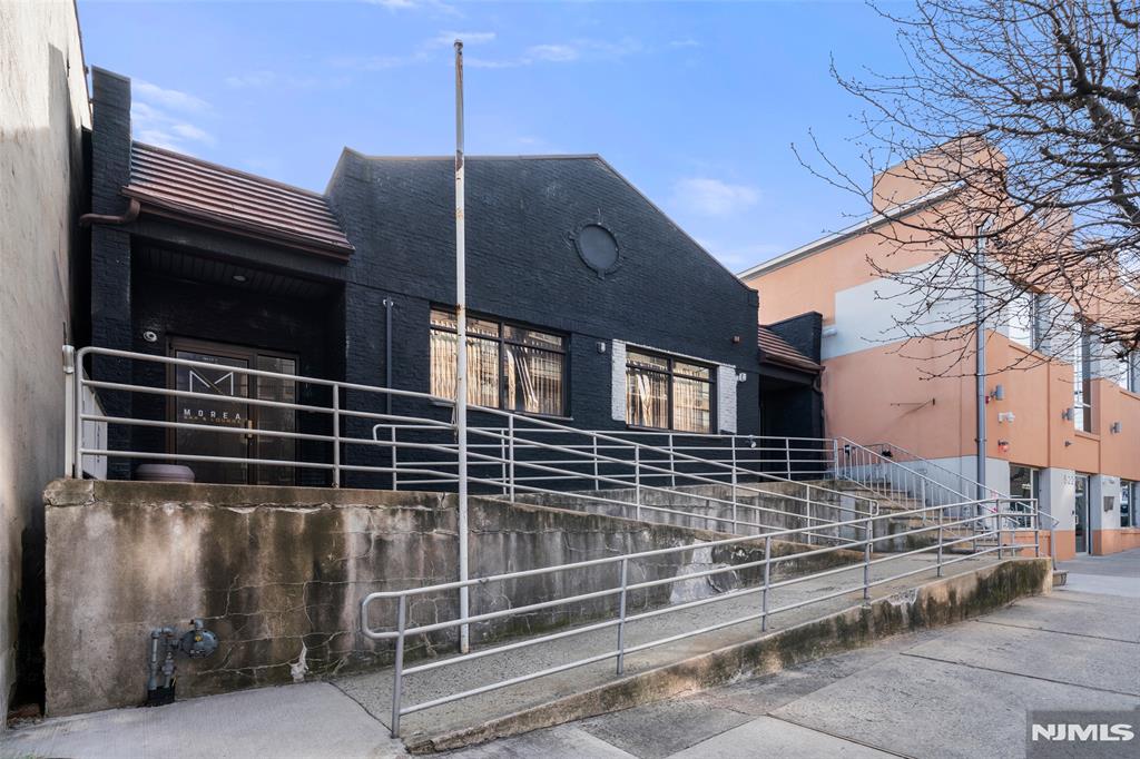main property photo 17