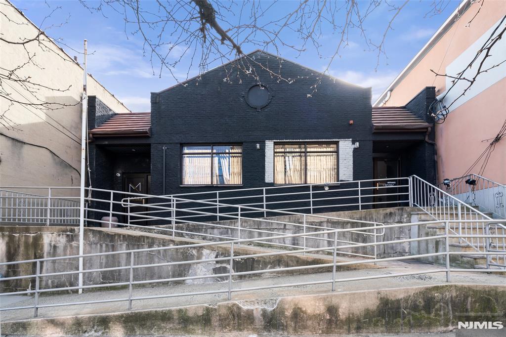 main property photo 18