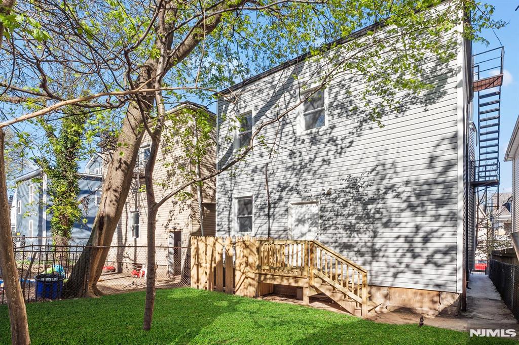 main property photo 28