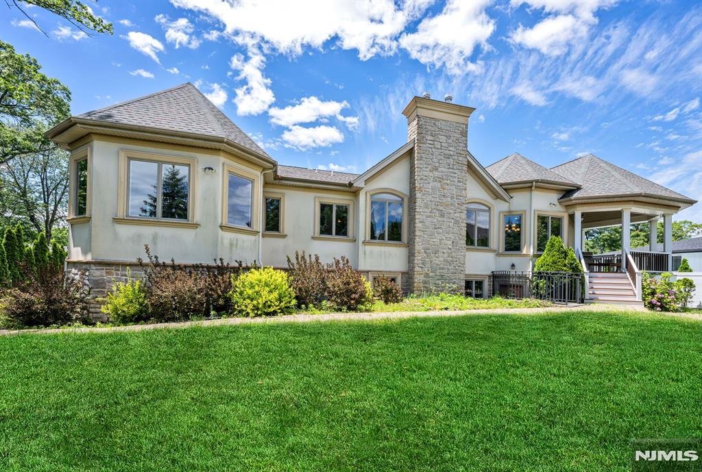 main property photo 28