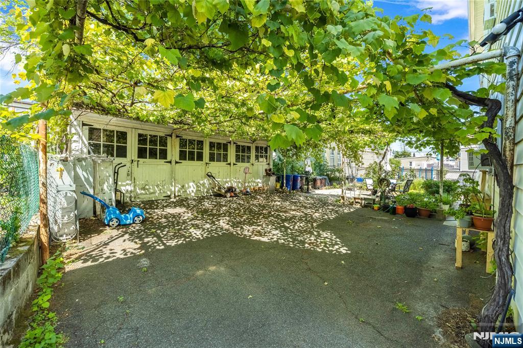 main property photo 32