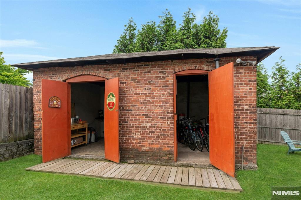 main property photo 31