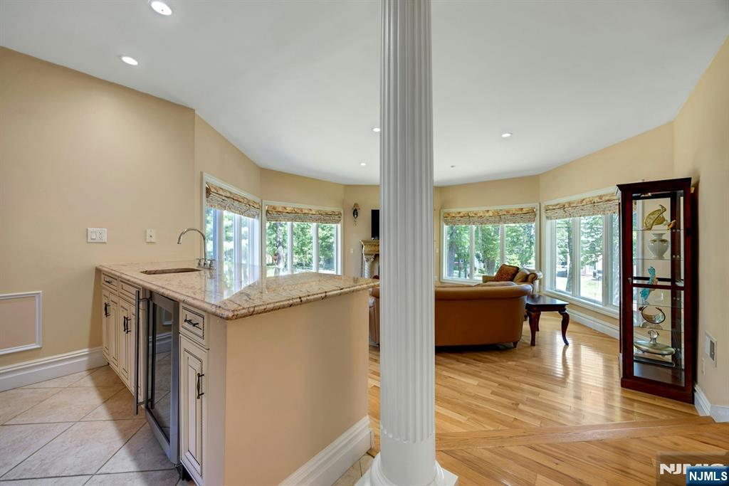 property viewer photo 17